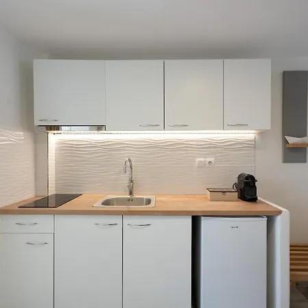White W1 New In Apartament