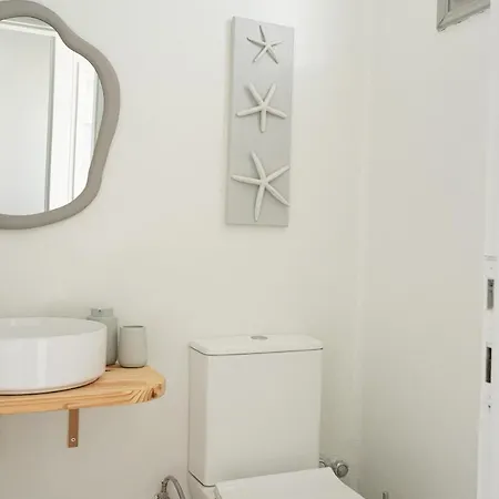 White W1 New In Apartament Nausa