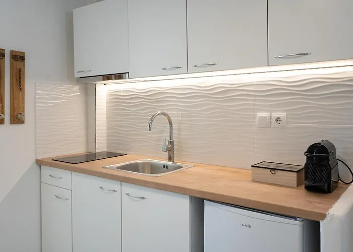 White W1 New In דירה